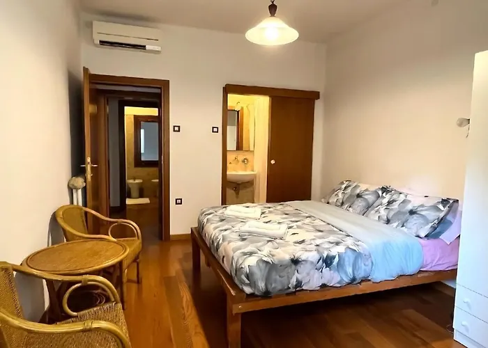 Bob And Jenny's Bed & Breakfast *