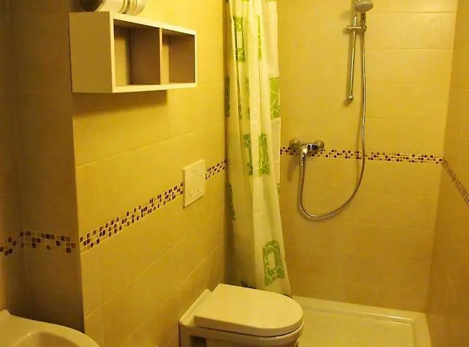 فندق مبيت وإفطار Bob And Jenny's فيتشنزا